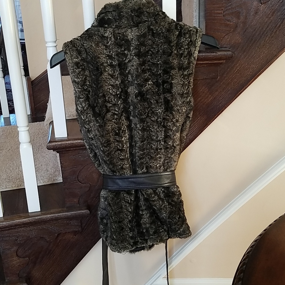 Vest. Faux fur. Faux leather belt